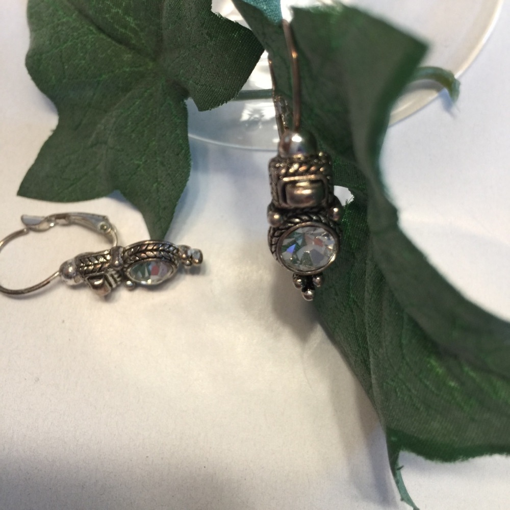 Clear stone earring